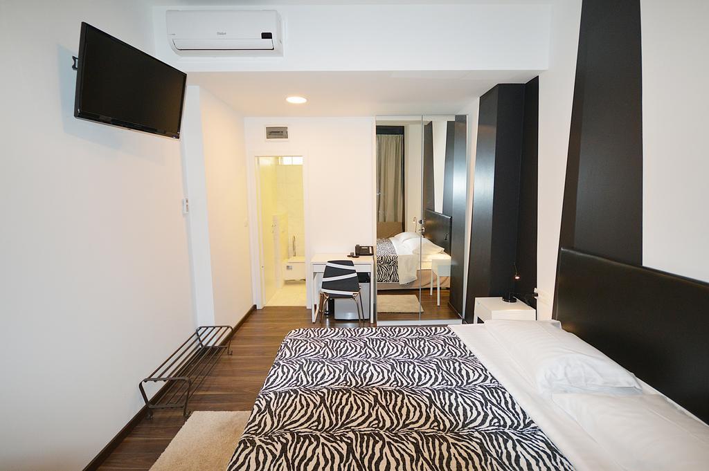 Bed And Breakfast Four Rooms ザダル 部屋 写真